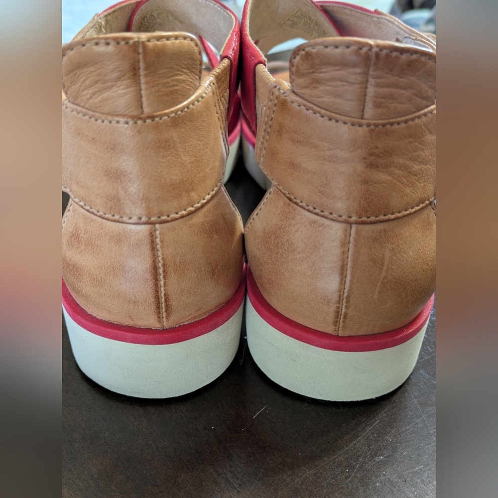 Tsubo Leather Gladiator Sandals. Size 8 - Picture 4 of 9